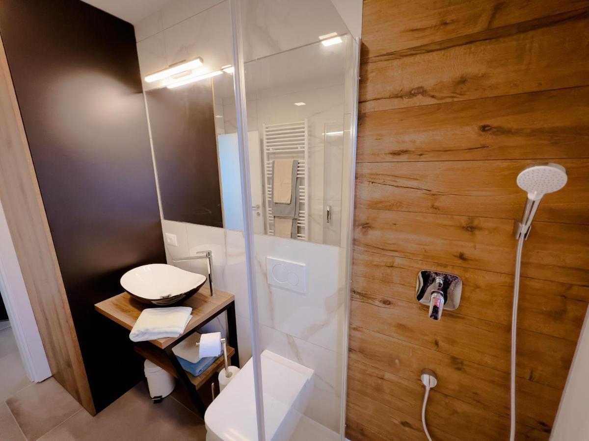 Villa Mirno More Apartments มาลินสกา ภายนอก รูปภาพ