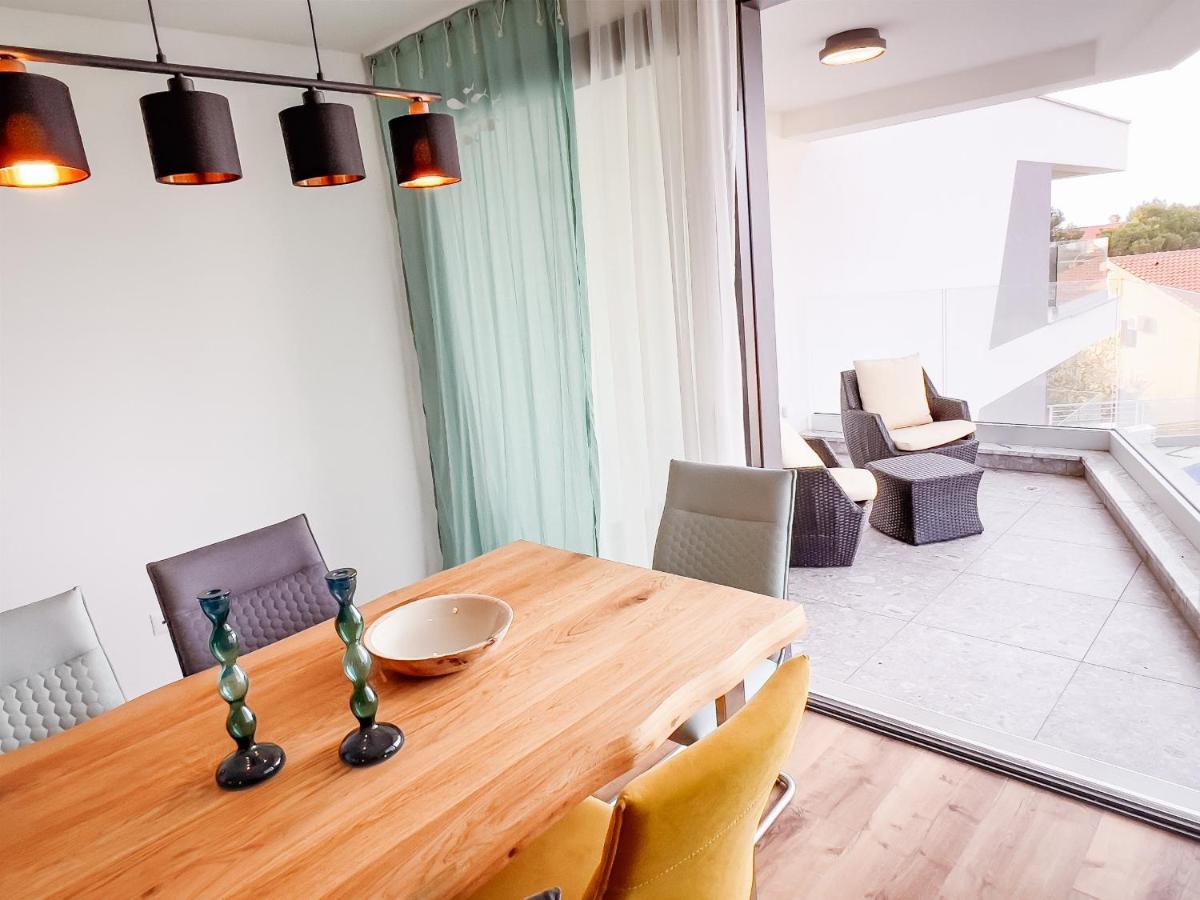 Villa Mirno More Apartments มาลินสกา ภายนอก รูปภาพ