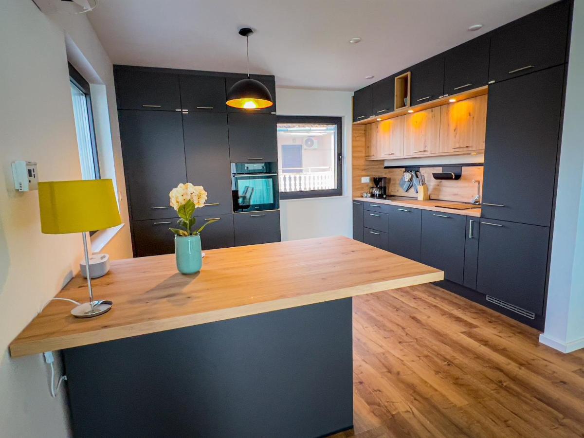 Villa Mirno More Apartments มาลินสกา ภายนอก รูปภาพ