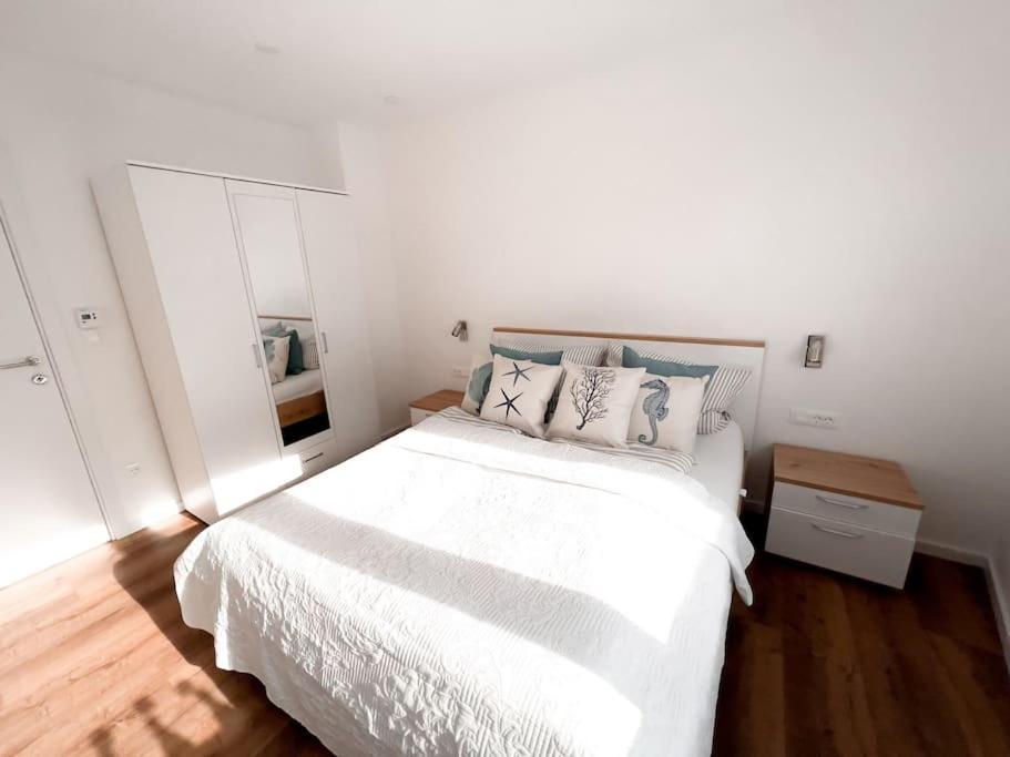 Villa Mirno More Apartments มาลินสกา ภายนอก รูปภาพ